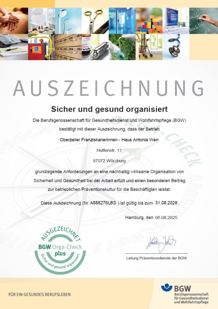 Urkunde zeigt die Auszeichnung der Berufsgenossenschaft für Gesundheitsdienst und Wohlfahrtspflege BGW im Rahmen des BGW Orga-Check plus, dass das Kloster Oberzell als Arbeitsgeber sicher und gesund organisiert ist.