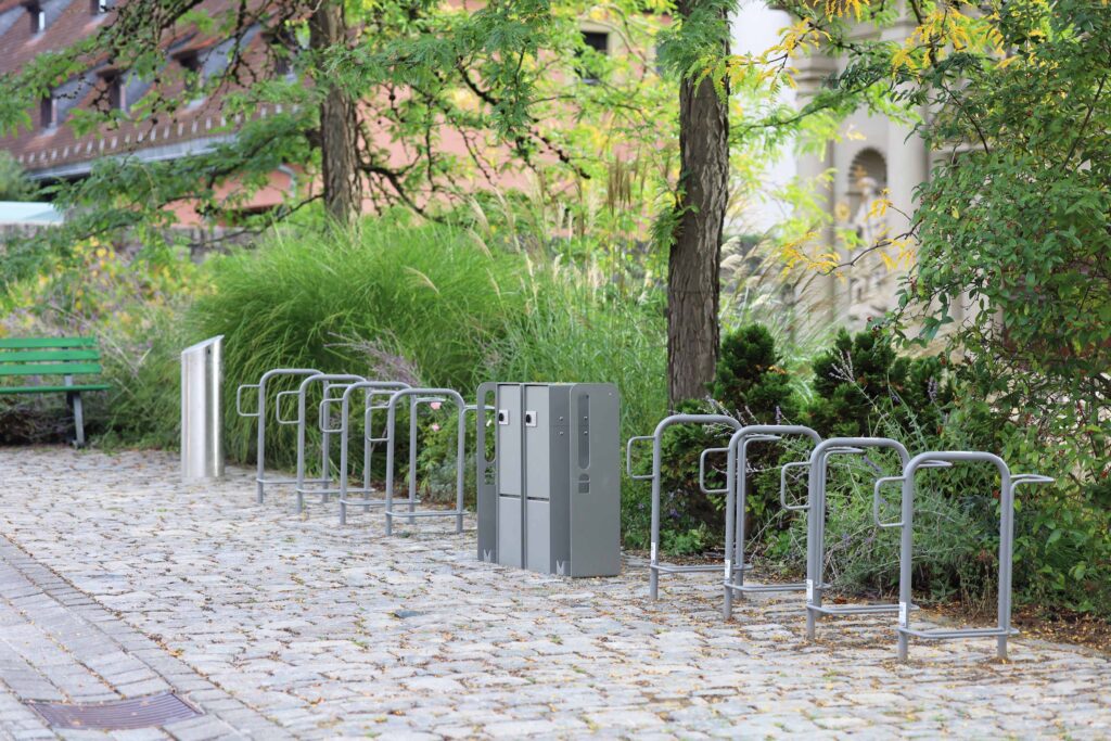 Fahrradständer und Trinkbrunnen im Kloster Oberzell, ein Beitrag zu mehr Nachhaltigkeit