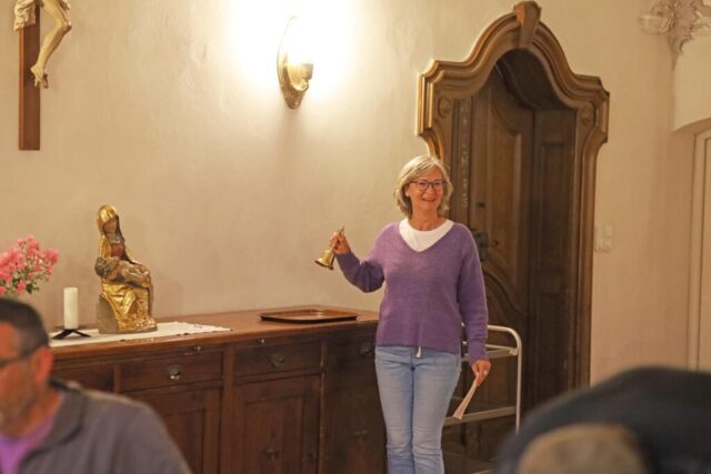 Der oder die Schnellste musste das Glöckchen bimmeln: Ein Ernährungsspiel brachte Dynamik und Spass am Gesundheitstag im Kloster Oberzell.