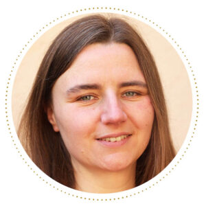 Portrait von Svenja Trinkus, die geistliche Begleitung im Kloster Oberzell anbietet, auch online.