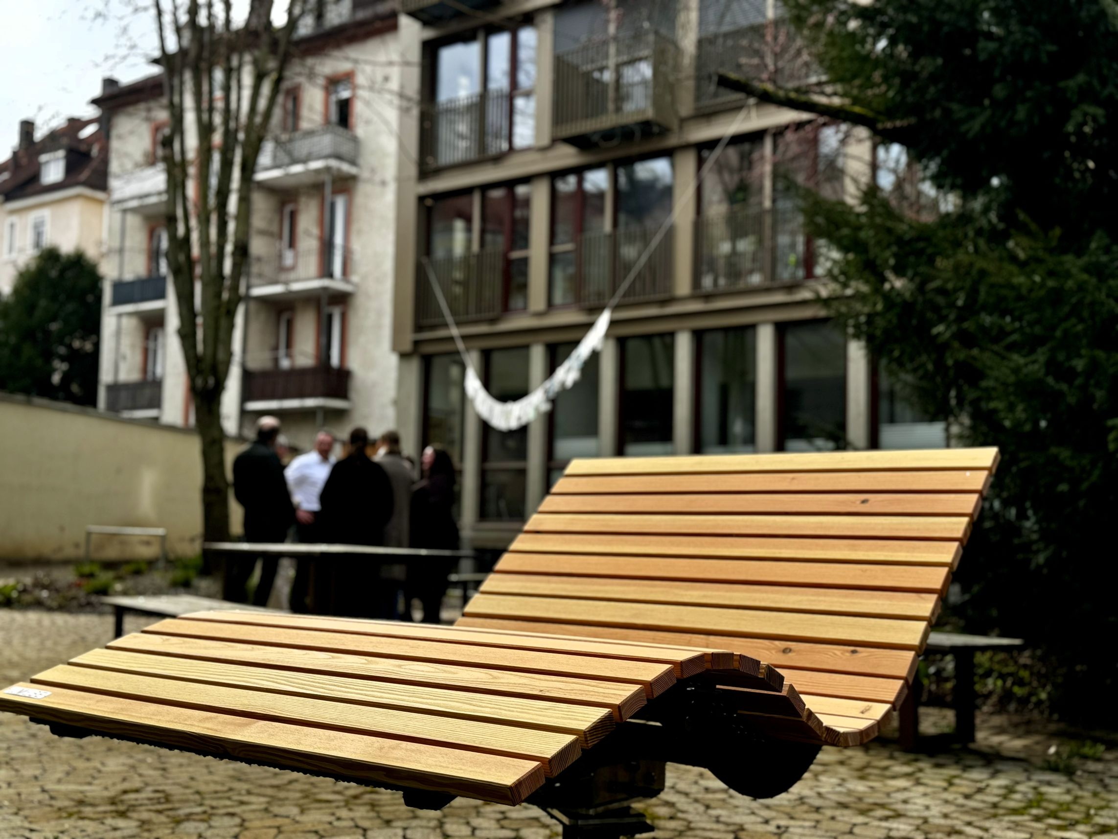 Eine neue Liege, die von den Spendengeldern für die Frauen im Haus angeschafft wurde.